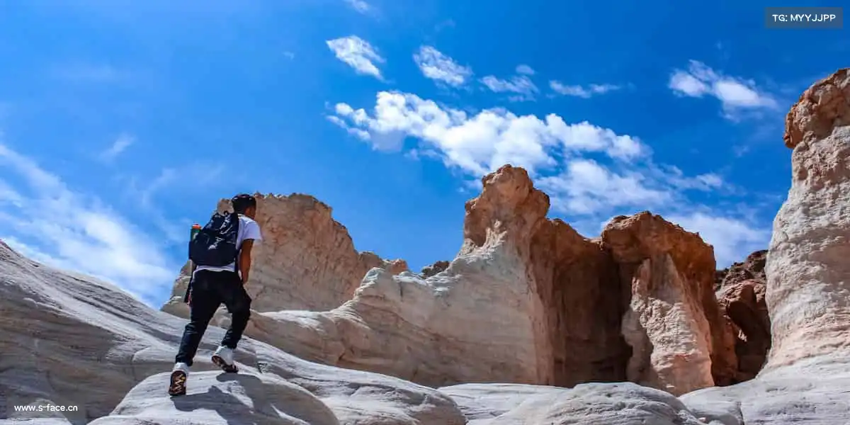 星空电竞🏀球场即战场，用热血点燃每一次对抗！